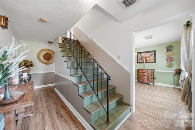 2315 29th Avenue Drive NE, Hickory, NC 28601