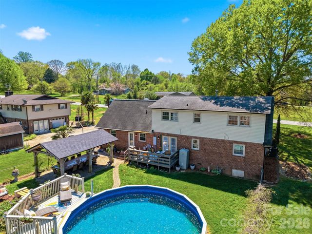 2315 29th Avenue Drive NE, Hickory, NC 28601
