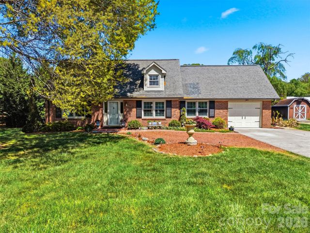 2315 29th Avenue Drive NE, Hickory, NC 28601
