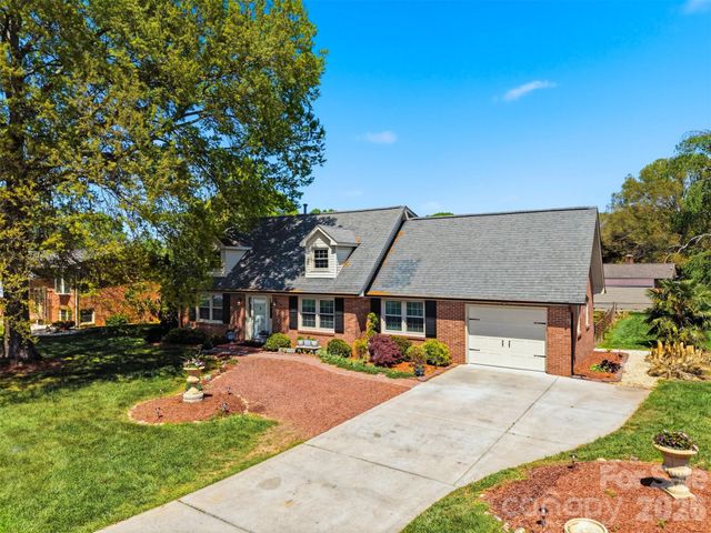 2315 29th Avenue Drive NE, Hickory, NC 28601