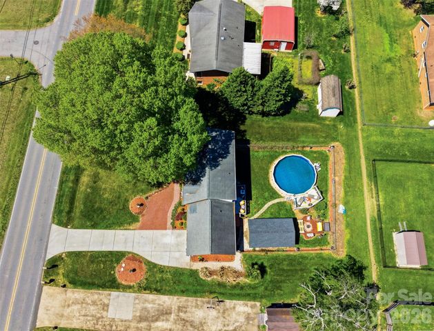 2315 29th Avenue Drive NE, Hickory, NC 28601