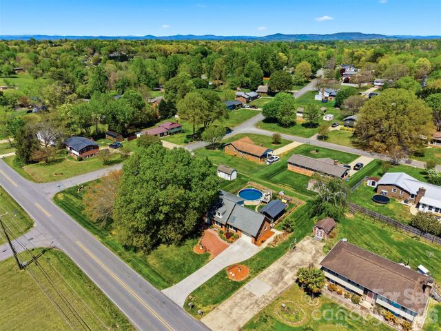 2315 29th Avenue Drive NE, Hickory, NC 28601