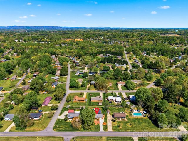 2315 29th Avenue Drive NE, Hickory, NC 28601