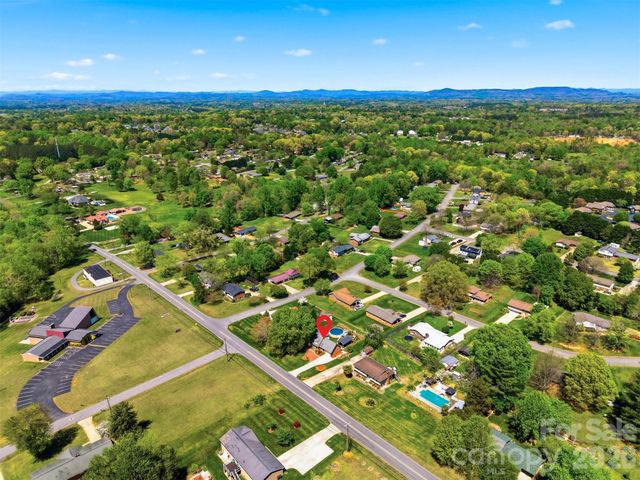 2315 29th Avenue Drive NE, Hickory, NC 28601