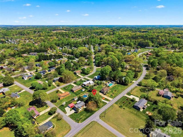 2315 29th Avenue Drive NE, Hickory, NC 28601