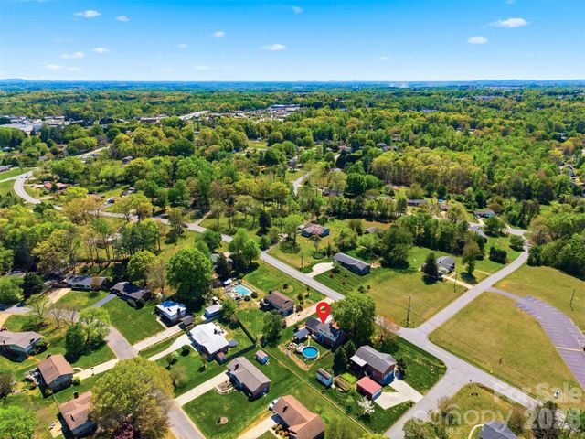 2315 29th Avenue Drive NE, Hickory, NC 28601