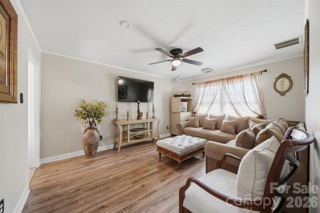 2315 29th Avenue Drive NE, Hickory, NC 28601