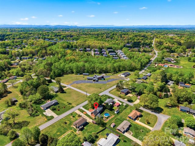 2315 29th Avenue Drive NE, Hickory, NC 28601