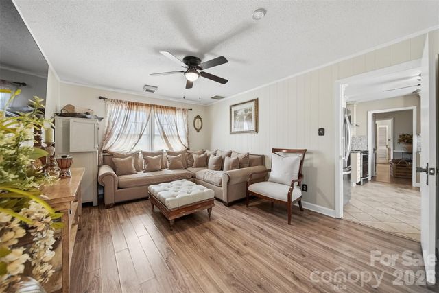 2315 29th Avenue Drive NE, Hickory, NC 28601