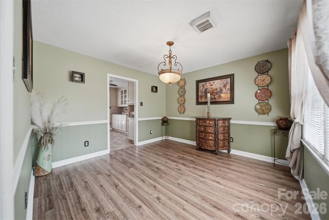 2315 29th Avenue Drive NE, Hickory, NC 28601