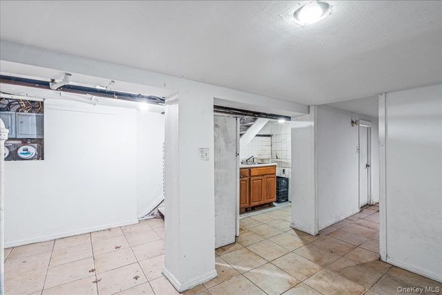 8921 129th Street, Richmond Hill, NY 11418