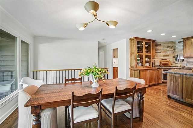 8500 Cherokee Lane, Leawood, KS 66206