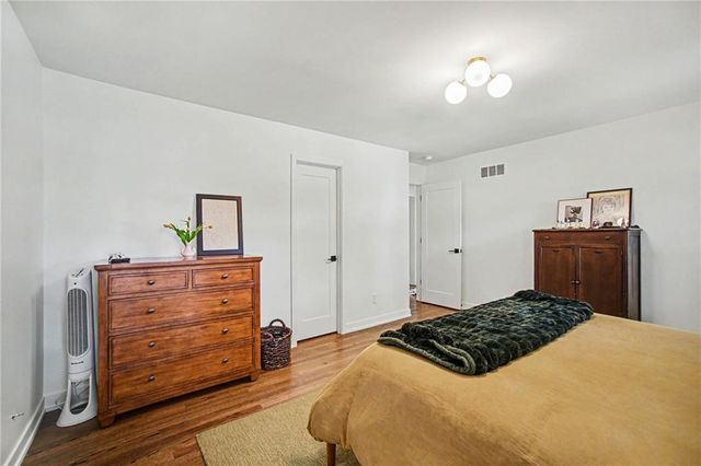 8500 Cherokee Lane, Leawood, KS 66206