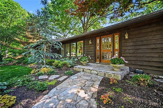 8500 Cherokee Lane, Leawood, KS 66206