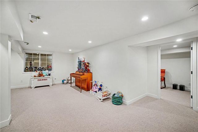 8500 Cherokee Lane, Leawood, KS 66206