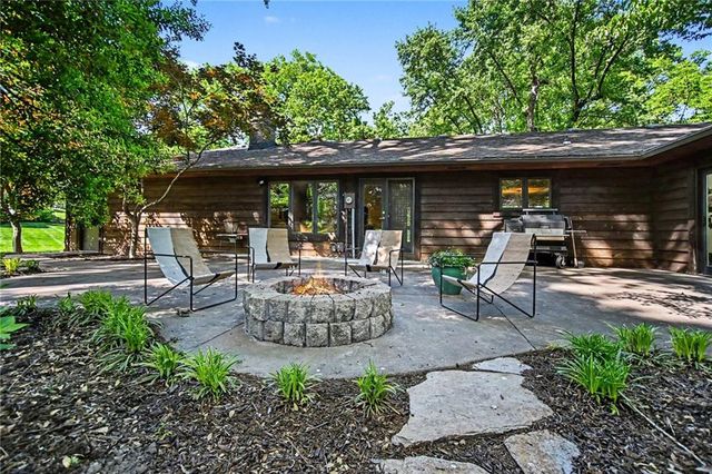 8500 Cherokee Lane, Leawood, KS 66206