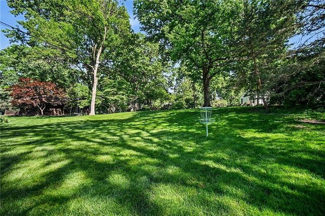 8500 Cherokee Lane, Leawood, KS 66206