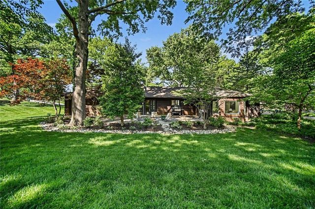 8500 Cherokee Lane, Leawood, KS 66206