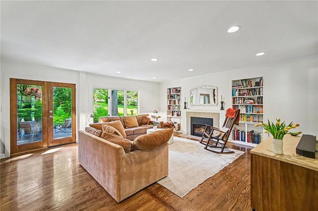 8500 Cherokee Lane, Leawood, KS 66206