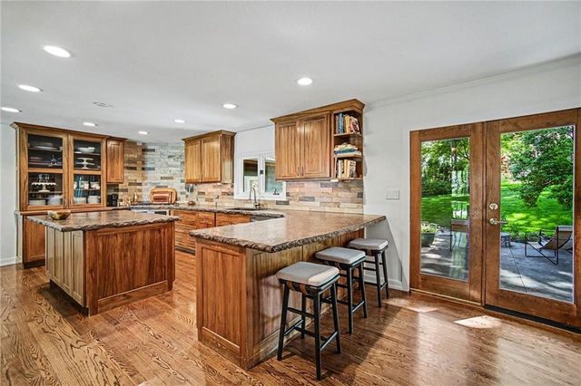 8500 Cherokee Lane, Leawood, KS 66206