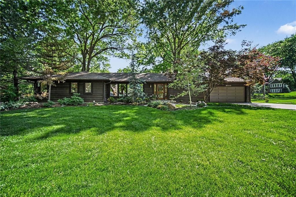 8500 Cherokee Lane, Leawood, KS 66206
