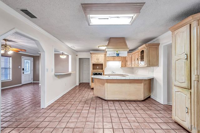 2415 11th St, Odessa, TX 79763