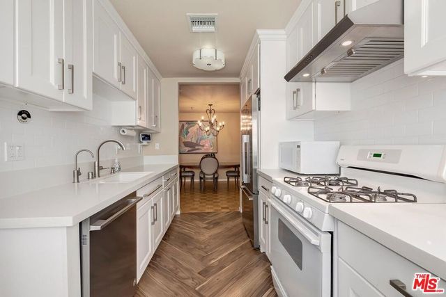 2223 S Bentley Avenue 202, Los Angeles, CA 90064