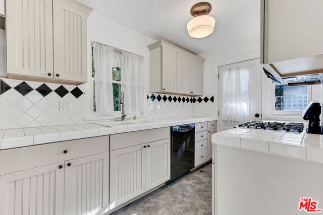 6117 Glen Holly Street, Los Angeles, CA 90068