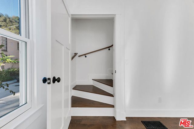 6117 Glen Holly Street, Los Angeles, CA 90068