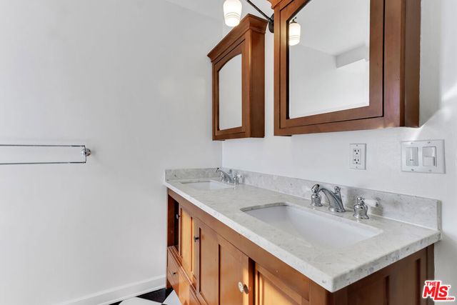 6117 Glen Holly Street, Los Angeles, CA 90068