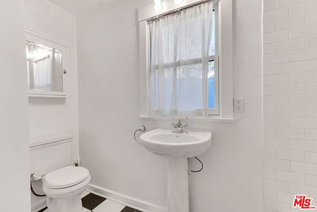 6117 Glen Holly Street, Los Angeles, CA 90068