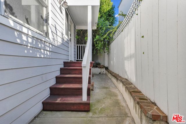 6117 Glen Holly Street, Los Angeles, CA 90068