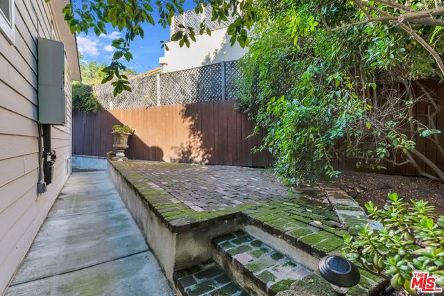 6117 Glen Holly Street, Los Angeles, CA 90068