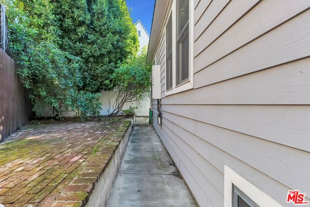 6117 Glen Holly Street, Los Angeles, CA 90068