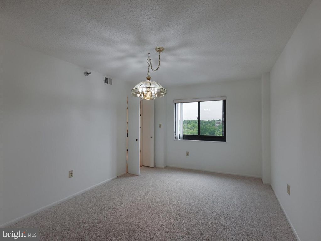Image 13 of property listing at 15115 INTERLACHEN DR #3-1012, Silver Spring, MD 20906