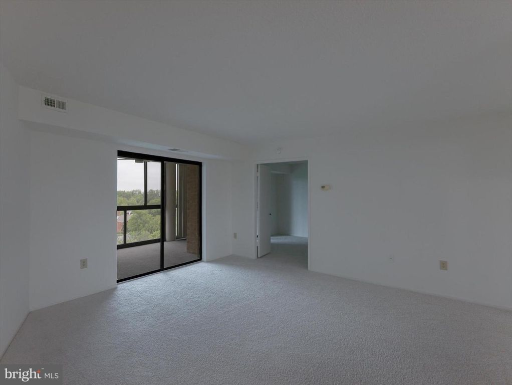 Image 14 of property listing at 15115 INTERLACHEN DR #3-1012, Silver Spring, MD 20906
