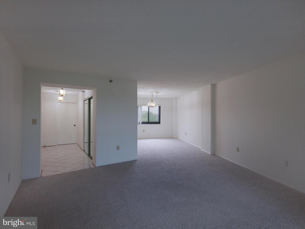 Image 16 of property listing at 15115 INTERLACHEN DR #3-1012, Silver Spring, MD 20906