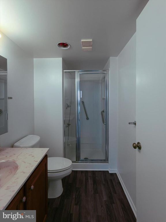 Image 18 of property listing at 15115 INTERLACHEN DR #3-1012, Silver Spring, MD 20906