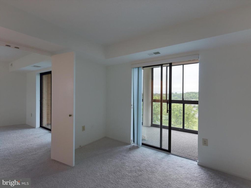 Image 19 of property listing at 15115 INTERLACHEN DR #3-1012, Silver Spring, MD 20906