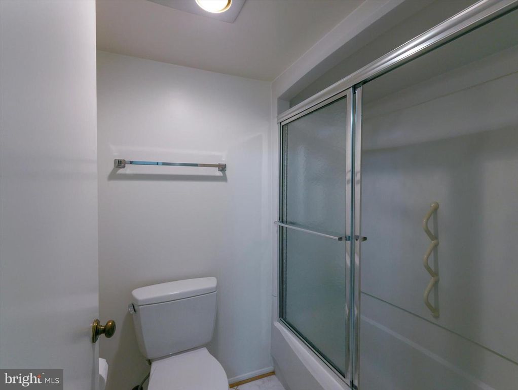 Image 27 of property listing at 15115 INTERLACHEN DR #3-1012, Silver Spring, MD 20906