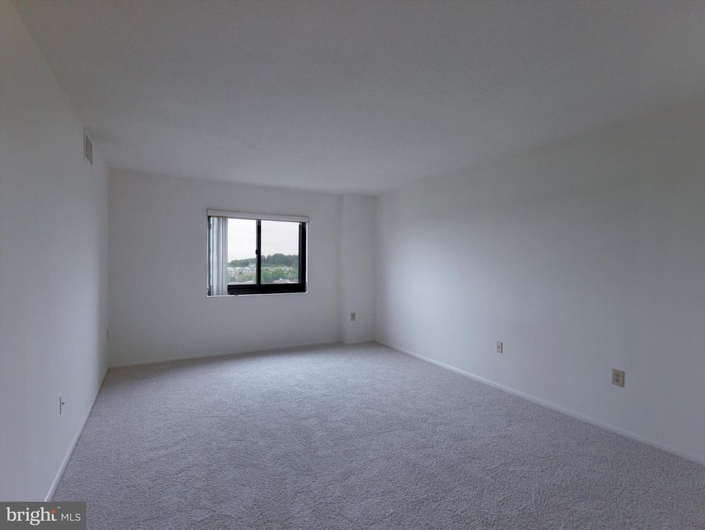 Image 29 of property listing at 15115 INTERLACHEN DR #3-1012, Silver Spring, MD 20906