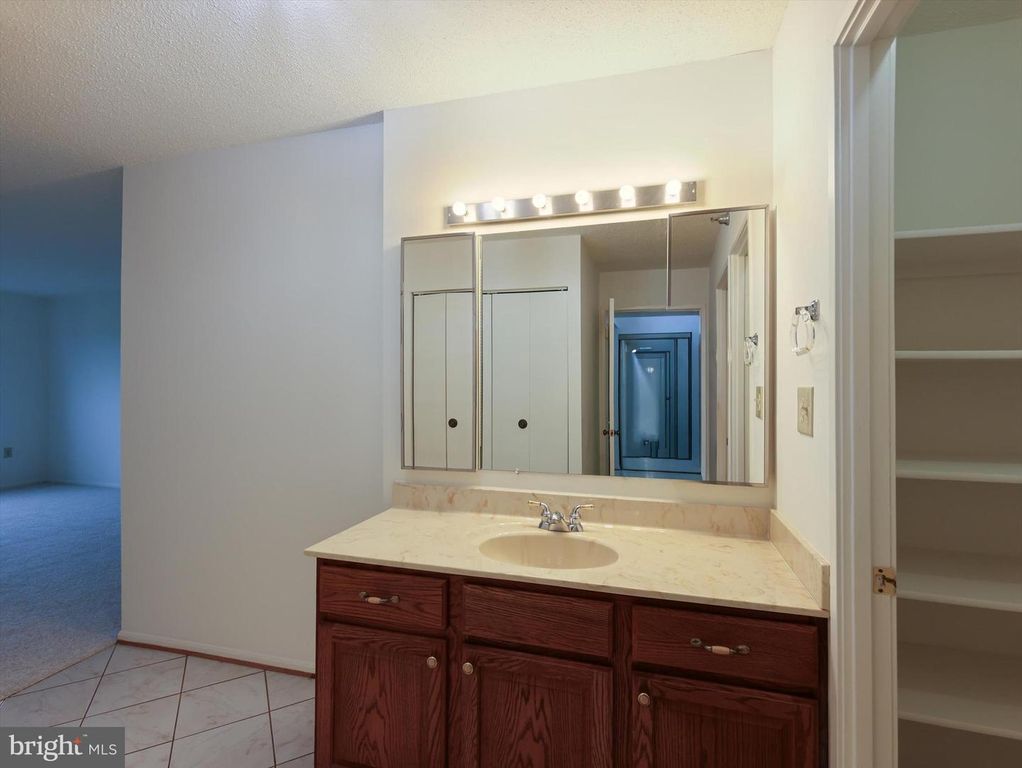 Image 32 of property listing at 15115 INTERLACHEN DR #3-1012, Silver Spring, MD 20906