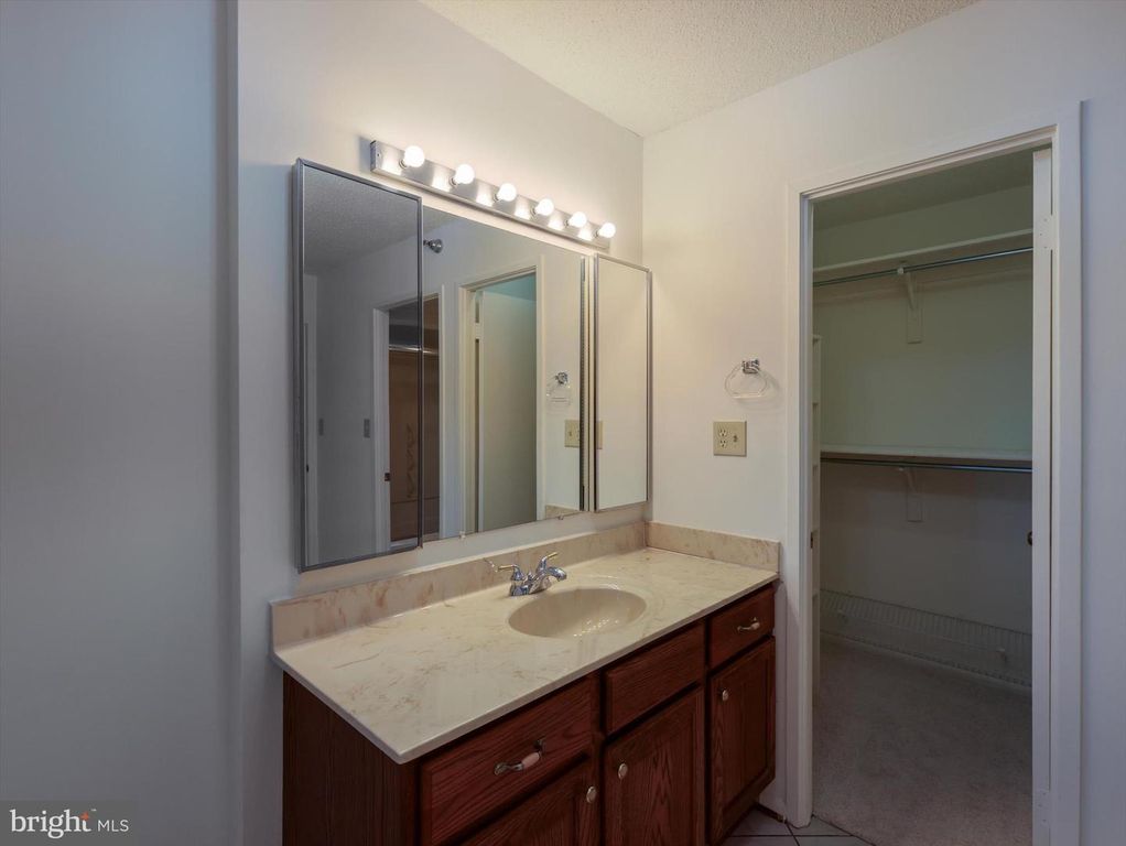Image 33 of property listing at 15115 INTERLACHEN DR #3-1012, Silver Spring, MD 20906