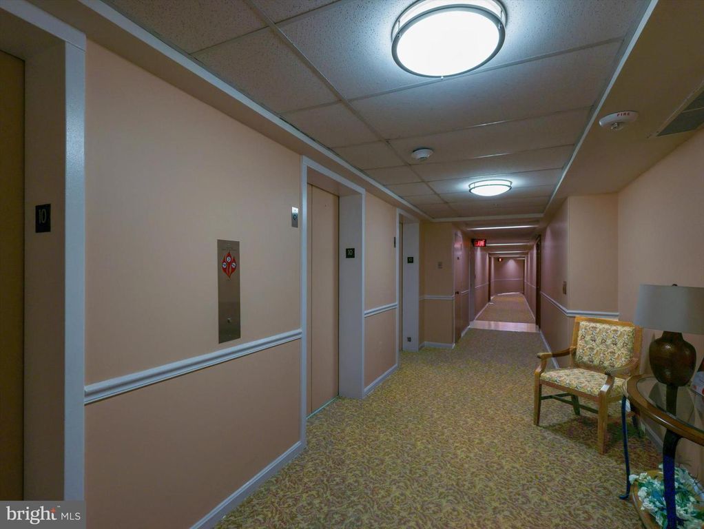 Image 5 of property listing at 15115 INTERLACHEN DR #3-1012, Silver Spring, MD 20906