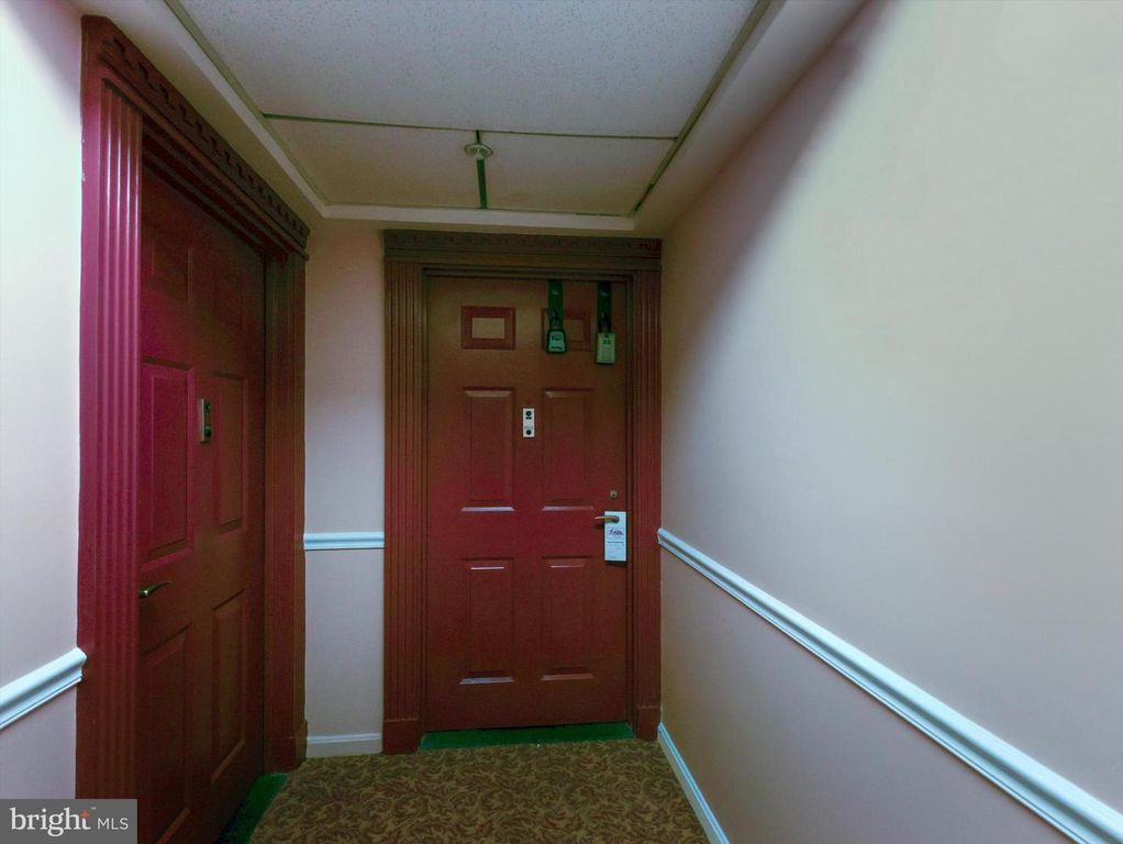 Image 6 of property listing at 15115 INTERLACHEN DR #3-1012, Silver Spring, MD 20906