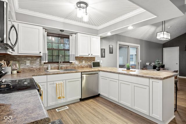 211 Hillview Drive, Jamestown, IN 46147