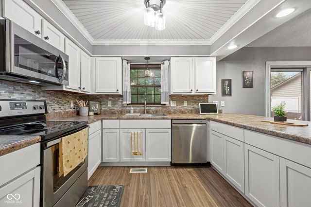 211 Hillview Drive, Jamestown, IN 46147
