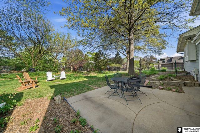 2411 S 74th Street, Lincoln, NE 68506