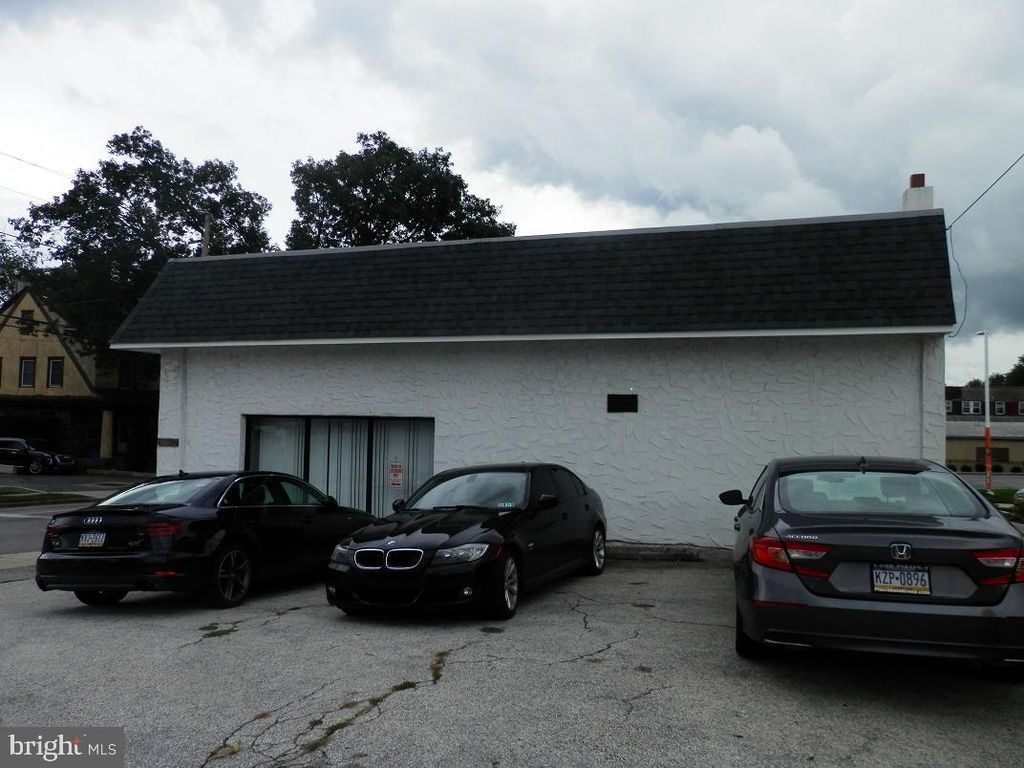 8232 WEST CHESTER PIKE, Upper Darby, PA 19082