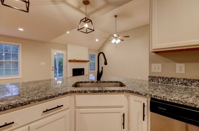 164 Bonnell Dr, Clarksville, TN 37042